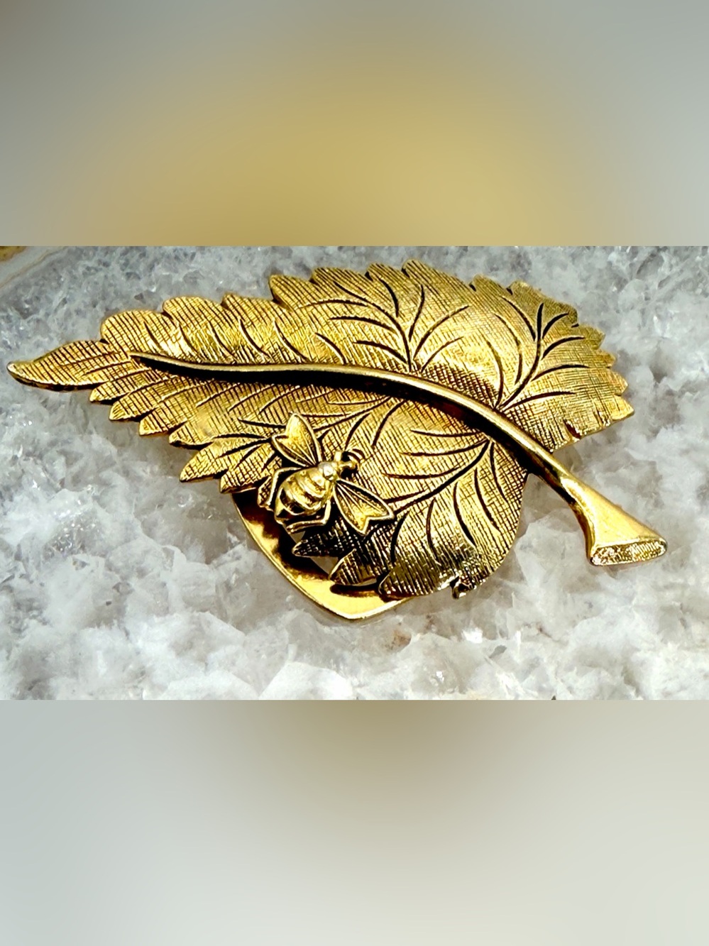 🐝 Vintage Gold-Tone Leaf and Bee Scarf Clip by Lieba USA - Perfect Gift w/Scarf!